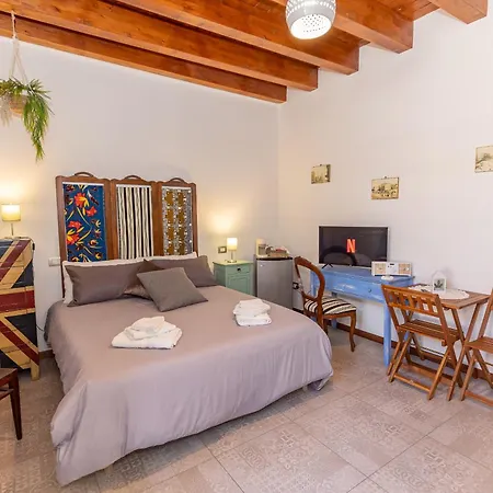 Centro Storico Redmood House A 5 Min Dal Mare, Breakfast, Aria Condizionata, Wi-Fi E Netflix Apartment Barletta Exterior photo
