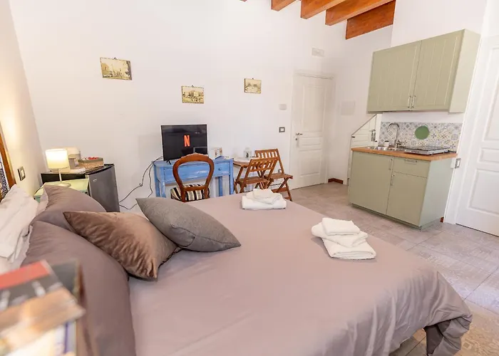Centro Storico Redmood House A 5 Min Dal Mare, Breakfast, Aria Condizionata, Wi-Fi E Netflix