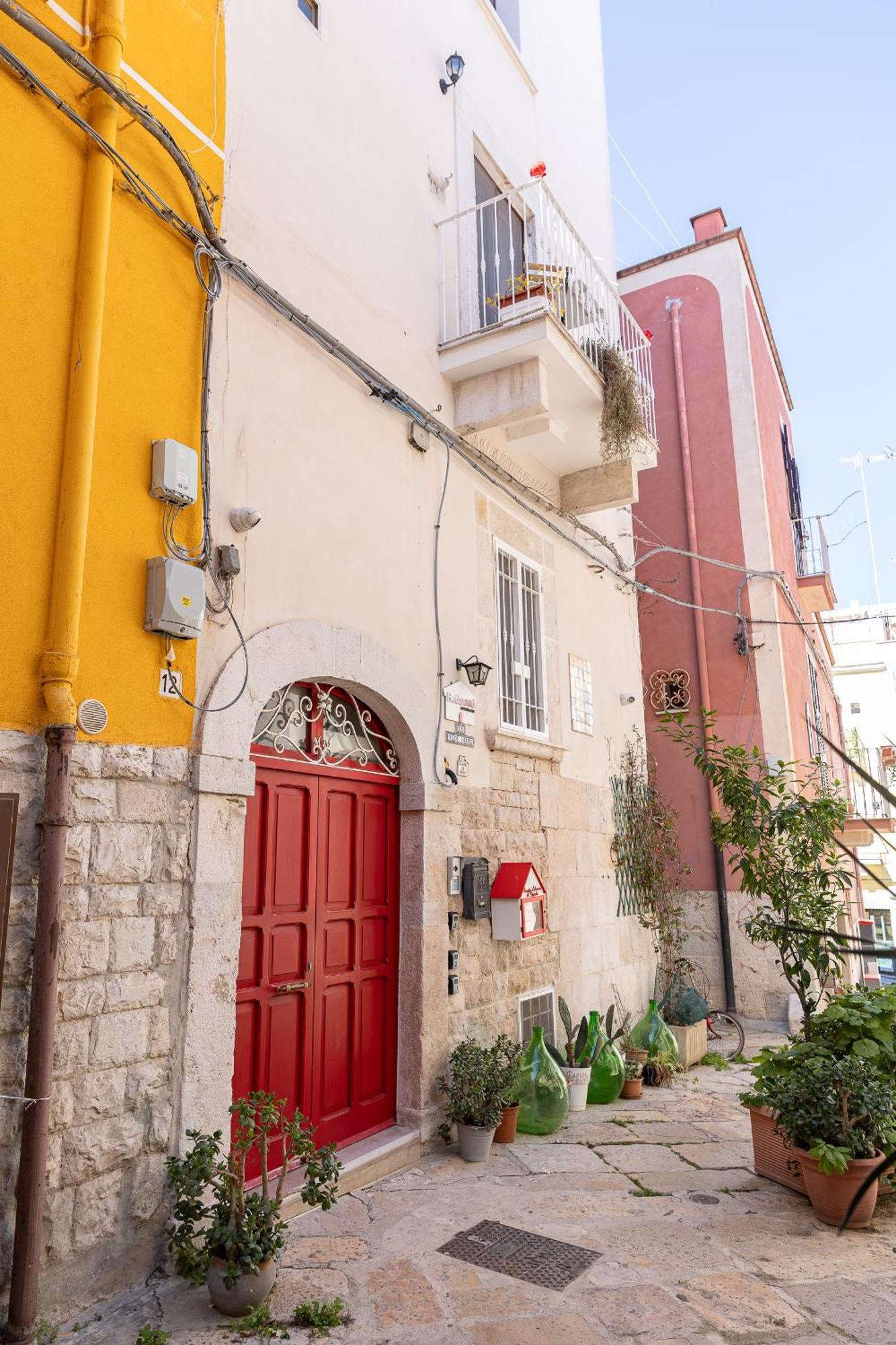 Apartment Centro Storico Redmood House A 5 Min Dal Mare, Breakfast, Aria Condizionata, Wi-fi E Netflix